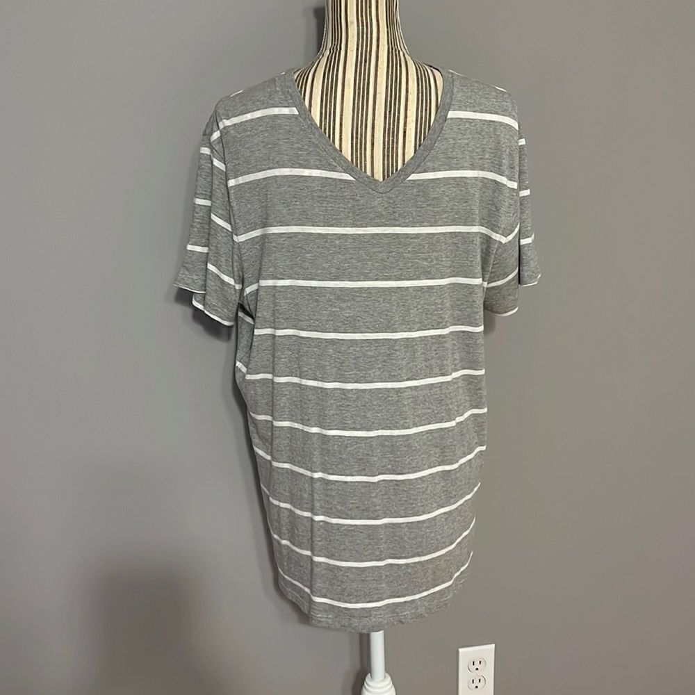 OLD Navy Men’s T-Shirt